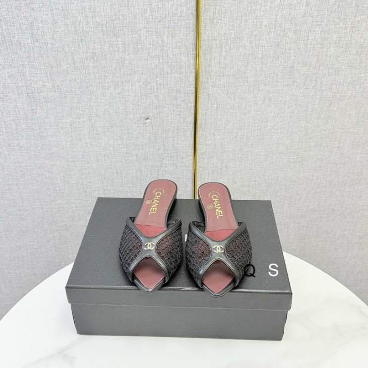 Picture of Chanel Slippers _SKUChanelsz35-40Y05073094